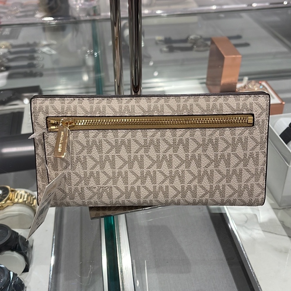 MICHAEL KORS
Reed Large Snap Signature Wallet
Style: 35S3G6RE3B
Camel Multi 
NWT - Picture 7 of 16